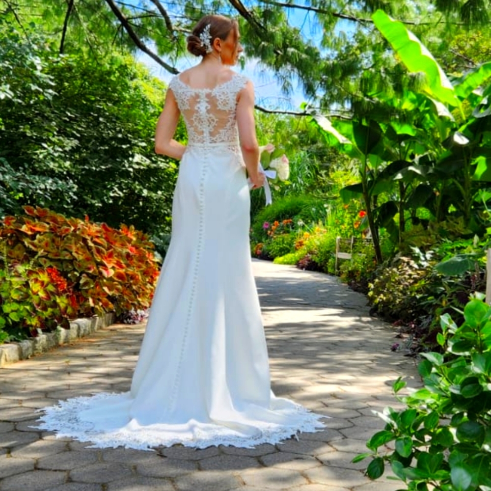 Beautiful Wedding Dress with train